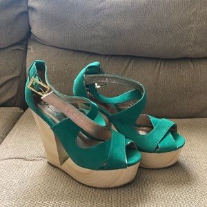 Hot teal wedges!